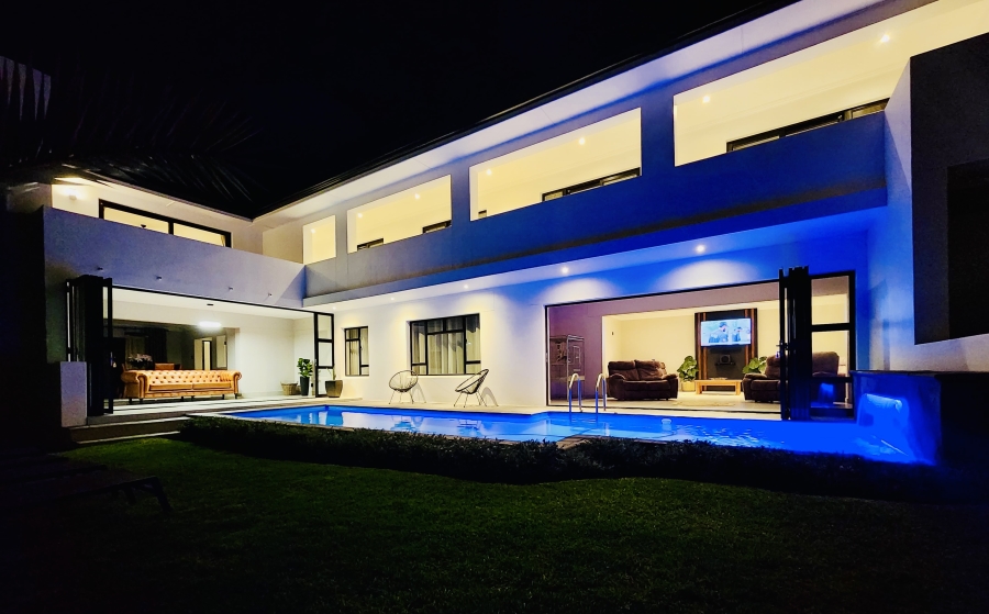 9 Bedroom Property for Sale in Westcliff Western Cape